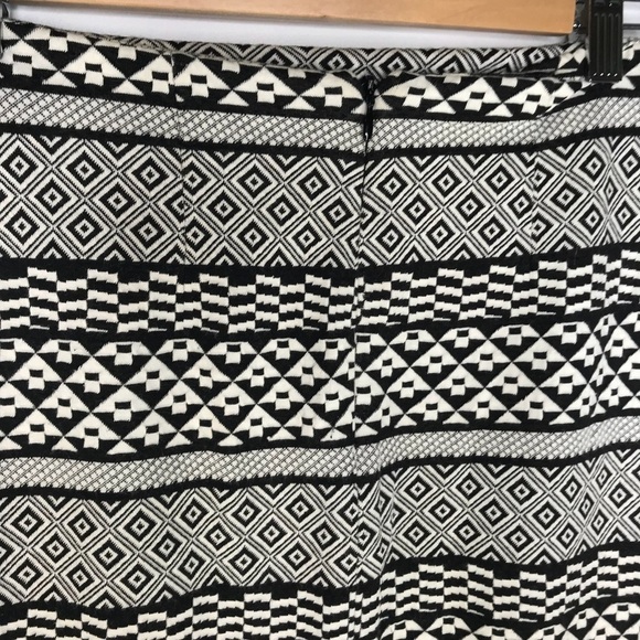 Black&White Abstract Aztec Pencil skirt - Picture 3 of 6